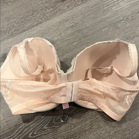 Victoria's Secret Lace Bra in Cream and Gold - Picture 3 of 4